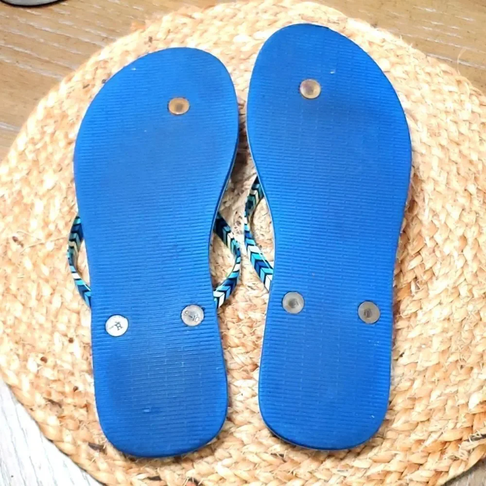 Vera Bradley Blue Floral Flip Flops (L, 9-10)